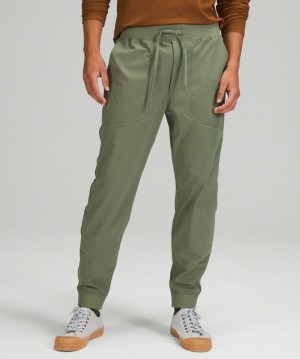 Lululemon ABC Jogger Shorter Length Warpstreme Erkek Pantolon Yeşil | OLYI-54937