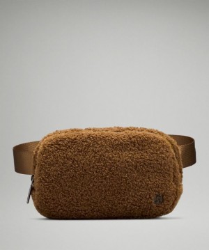 Lululemon Everywhere Belt Bag Fleece Accessories Çantası Burnt Caramel | RDZQ-79658