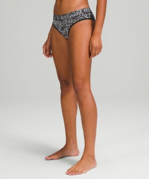 Lululemon UnderEase Mid-Rise Cheeky Bikini Underwear Kadın İç Giyim Beyaz Siyah | NIFC-62851